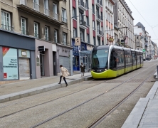 Piéton qui traverse 