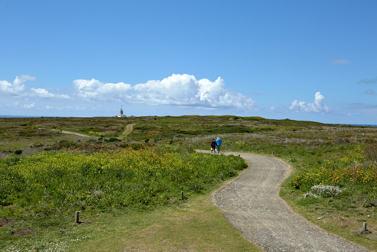 Mineral forms blend with the play of light and shadow. On Ouessant, stone becomes sculpture, and each moment reveals a new face of the landscape.