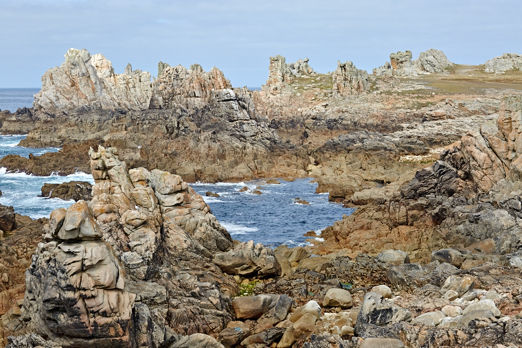 On this windswept land, the rocks of Ouessant stand proudly facing the ocean. Sculpted by time, they tell of the island's strength and wild beauty.