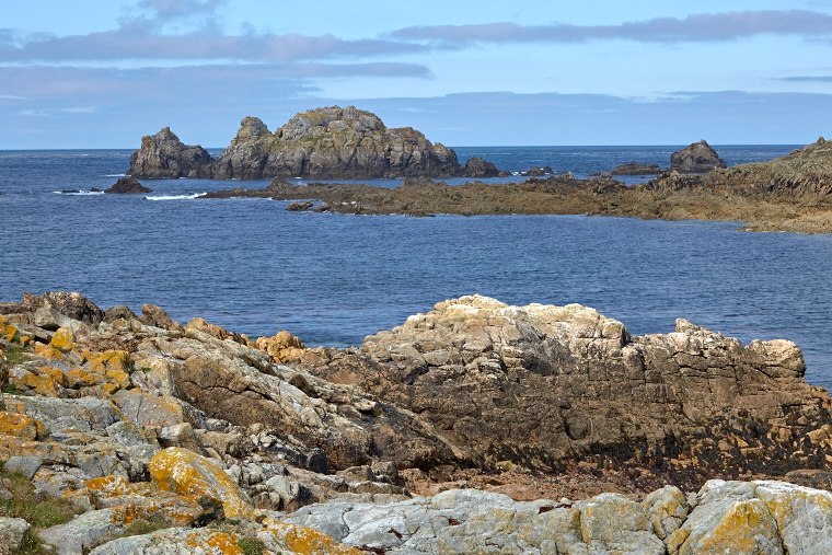 On this windswept land, the rocks of Ouessant stand proudly facing the ocean. Sculpted by time, they tell of the island's strength and wild beauty.