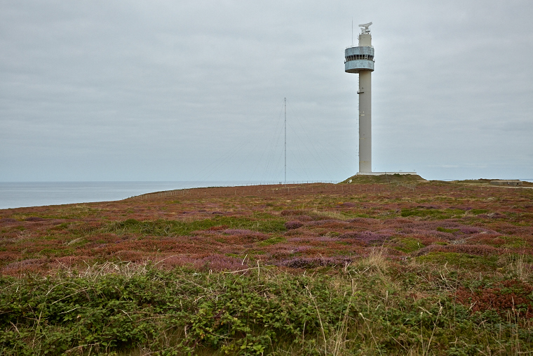 Sentinel of the sky, the control tower watches over the rare flights connecting the island to the continent, in the heart of the winds and sea spray.
