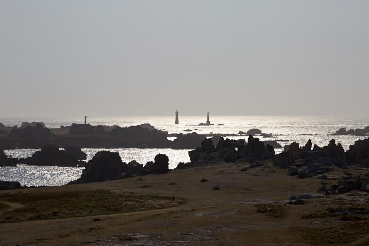 As the day fades, the sky ignites with reflections of gold and purple. On the horizon, the sea becomes a mirror and the island falls asleep in a legendary light.