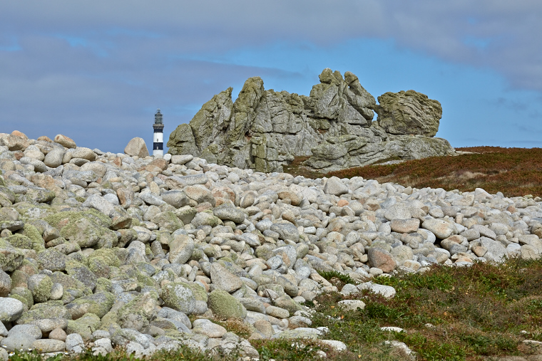 Standing on its promontory, the Créac'h lighthouse illuminates the night of Ouessant. Its light guides sailors and watches over storms, an immutable witness to the dialogue between sky and sea.