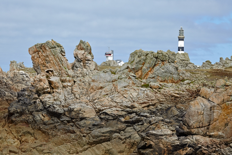 Standing on its promontory, the Créac'h lighthouse illuminates the night of Ouessant. Its light guides sailors and watches over storms, an immutable witness to the dialogue between sky and sea.