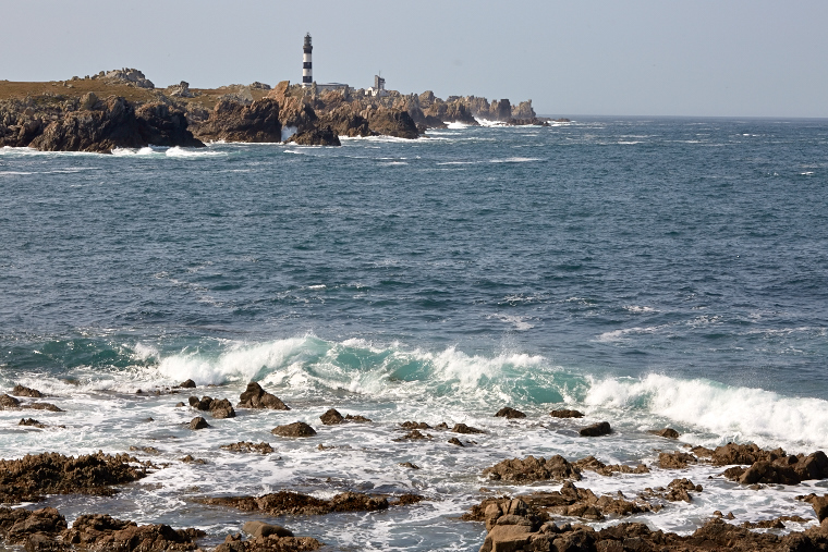 Standing on its promontory, the Créac'h lighthouse illuminates the night of Ouessant. Its light guides sailors and watches over storms, an immutable witness to the dialogue between sky and sea.