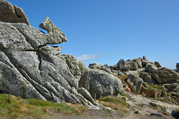 Sculpted by wind and salt, this rock seems to soar into the sky. On Ouessant, nature invents its own legends in the light of the open sea.