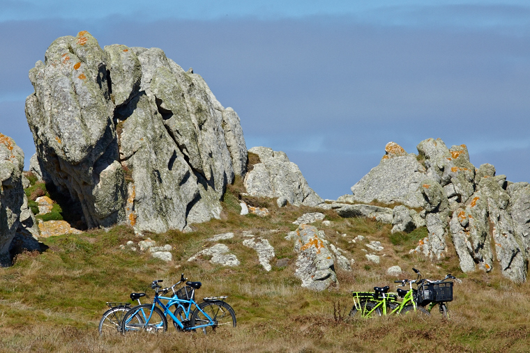 On this windswept land, the rocks of Ouessant stand proudly facing the ocean. Sculpted by time, they tell of the island's strength and wild beauty.