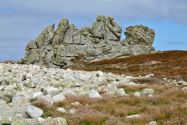 On this windswept land, the rocks of Ouessant stand proudly facing the ocean. Sculpted by time, they tell of the island's strength and wild beauty.