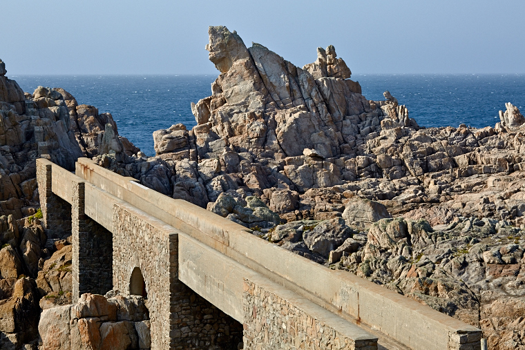 On this windswept land, the rocks of Ouessant stand proudly facing the ocean. Sculpted by time, they tell of the island's strength and wild beauty.